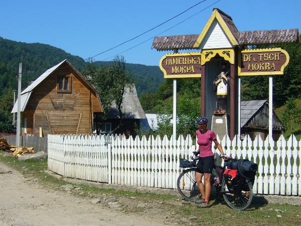 Katka při vstupu do Německé Mokré (Komsomolsku)
