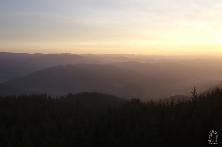 Západ slunce nad Velkými Karlovicemi